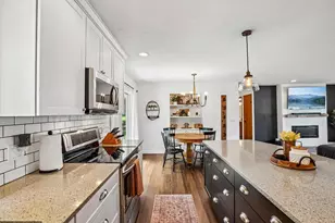 1102 S Holiday Dr, Waunakee, WI 53597 - Photo 13