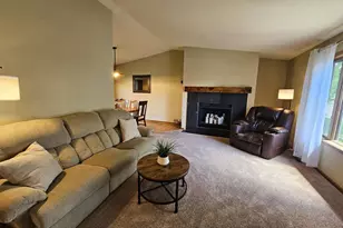 634 Naragansett Ave, Baraboo, WI 53913 - Photo 5