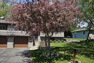 634 Naragansett Ave, Baraboo, WI 53913 - Photo 3