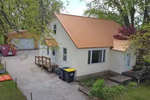 614 Sherman St, Mauston, WI 53948 - Photo 1