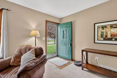 2215 Grant Avenue, Janesville, WI 53546 - Photo 3