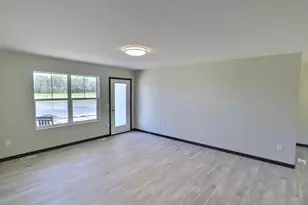 2926 Blue Jay Ln, Portage, WI 53901 - Photo 5