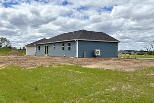 2929 Blue Jay Ln, Portage, WI 53901 - Photo 15