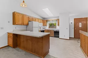 639 Wood Violet Ln, Sun Prairie, WI 53590 - Photo 7