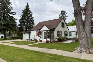 200 Grandview Ave, Waupun, WI 53963 - Photo 1