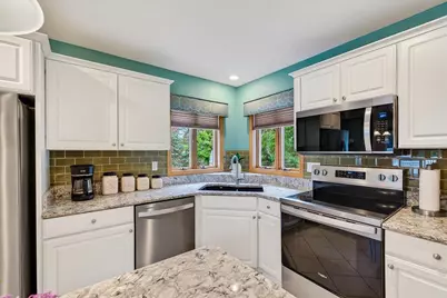 706 Summerton Court, Sun Prairie, WI 53590 - Photo 11