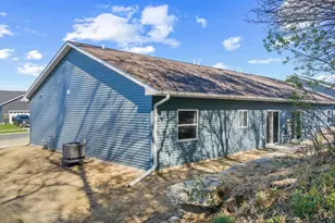 2442 Russell Ct, Reedsburg, WI 53959 - Photo 5