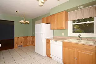 201 Locust Ct, Portage, WI 53901 - Photo 5