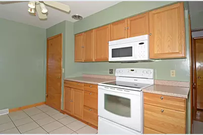 201 Locust Court, Portage, WI 53901 - Photo 7