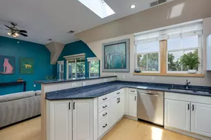 1037 Williamson St, Madison, WI 53703 - Photo 9