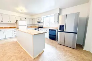 910 Wells St, Marinette, WI 54143 - Photo 11