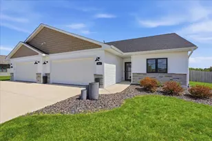 588 Stonewood Ct, Janesville, WI 53536 - Photo 3