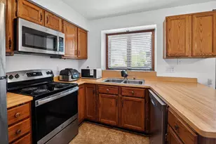 517 Knightsbridge Rd, Waunakee, WI 53597 - Photo 25