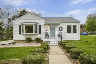 424 Martin St, Sun Prairie, WI 53590 - Photo 1