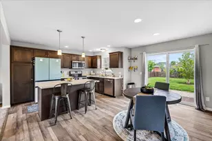 876 Remington Way, Sun Prairie, WI 53590 - Photo 3