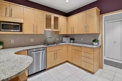 2822 Marshall Court #8, Madison, WI 53705 - Photo 7