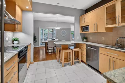 2822 Marshall Court #8, Madison, WI 53705 - Photo 5
