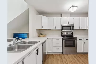 301 Harbour Town Drive #432, Madison, WI 53717 - Photo 9