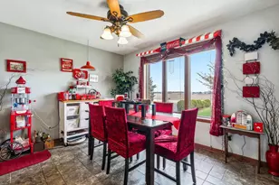 9096 E Stagecoach Trail, Warren, IL 61087 - Photo 5