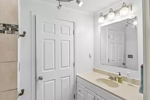 1212 Johnson St, Madison, WI 53703 - Photo 15
