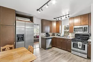 1212 Johnson St, Madison, WI 53703 - Photo 9