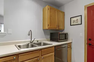 1224 Carpenter St, Madison, WI 53704 - Photo 11