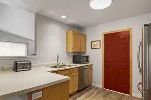 1224 Carpenter St, Madison, WI 53704 - Photo 9