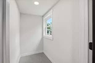 2109 E Dayton St, Madison, WI 53704 - Photo 23
