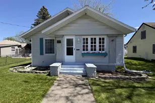 624 Pine St, Janesville, WI 53548 - Photo 1