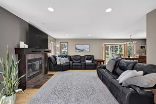 404 Doral Ct, Waunakee, WI 53597 - Photo 7