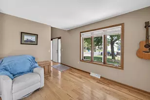 404 Doral Ct, Waunakee, WI 53597 - Photo 5