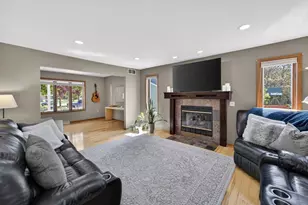 404 Doral Ct, Waunakee, WI 53597 - Photo 9