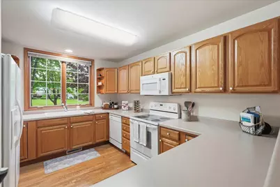 1207 N Parkview Street, Cottage Grove, WI 53527 - Photo 9