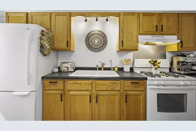 1329 Dewey Court, Madison, WI 53703 - Photo 9
