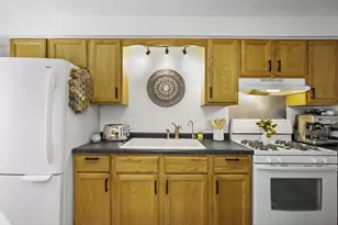 1329 Dewey Ct, Madison, WI 53703 - Photo 9