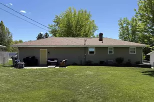 1616 Crestview St, Janesville, WI 53546 - Photo 3