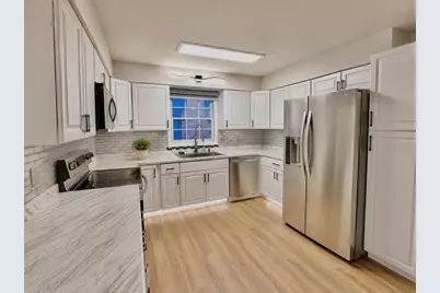 21 Kenosha Drive, Madison, WI 53705 - Photo 9