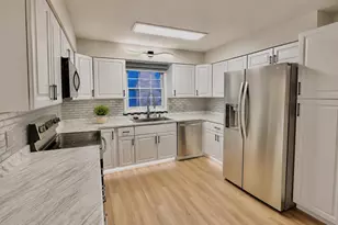 21 N Kenosha Dr, Madison, WI 53705 - Photo 9
