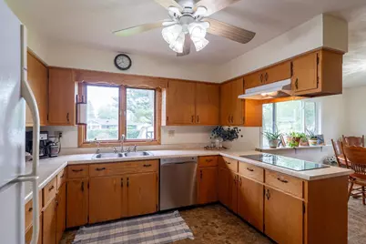 2023 Williamsburg Place, Janesville, WI 53548 - Photo 5