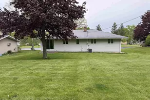 305 Sunset Dr, DeForest, WI 53532 - Photo 3