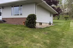 305 Sunset Dr, DeForest, WI 53532 - Photo 5