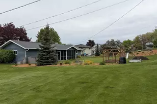 305 Sunset Dr, DeForest, WI 53532 - Photo 7
