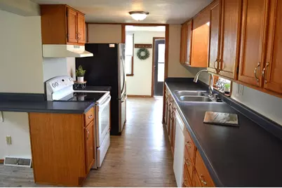 1717 Loftsgordon Avenue, Madison, WI 53704 - Photo 5