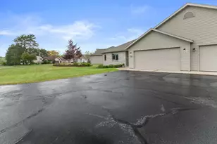 528 Clemens Ct, Portage, WI 53901 - Photo 31