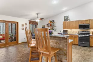 528 Clemens Ct, Portage, WI 53901 - Photo 3