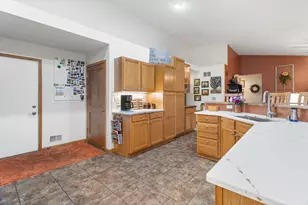 528 Clemens Ct, Portage, WI 53901 - Photo 7