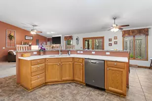 528 Clemens Ct, Portage, WI 53901 - Photo 5