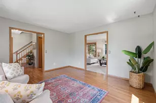 909 Bristol Ct, Stoughton, WI 53589 - Photo 7