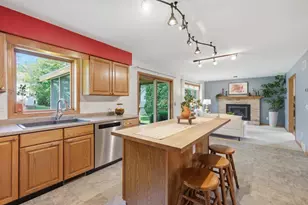 909 Bristol Ct, Stoughton, WI 53589 - Photo 17