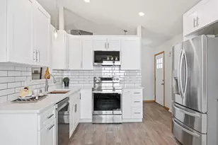 8405 Shale Dr, Madison, WI 53719 - Photo 17